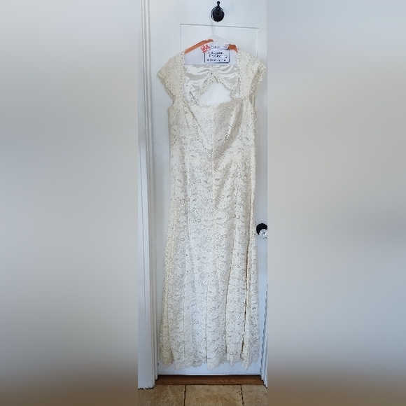 Ann Taylor Isabella Lace Wedding Dress - Picture 2 of 4